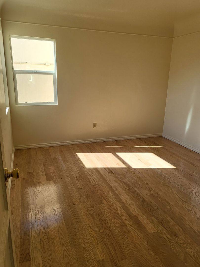 Apartment for rent at 5930 Loma Vista Ave, Huntington Park, CA 90255