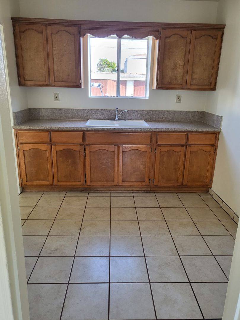 Apartment for rent at 5930 Loma Vista Ave, Huntington Park, CA 90255