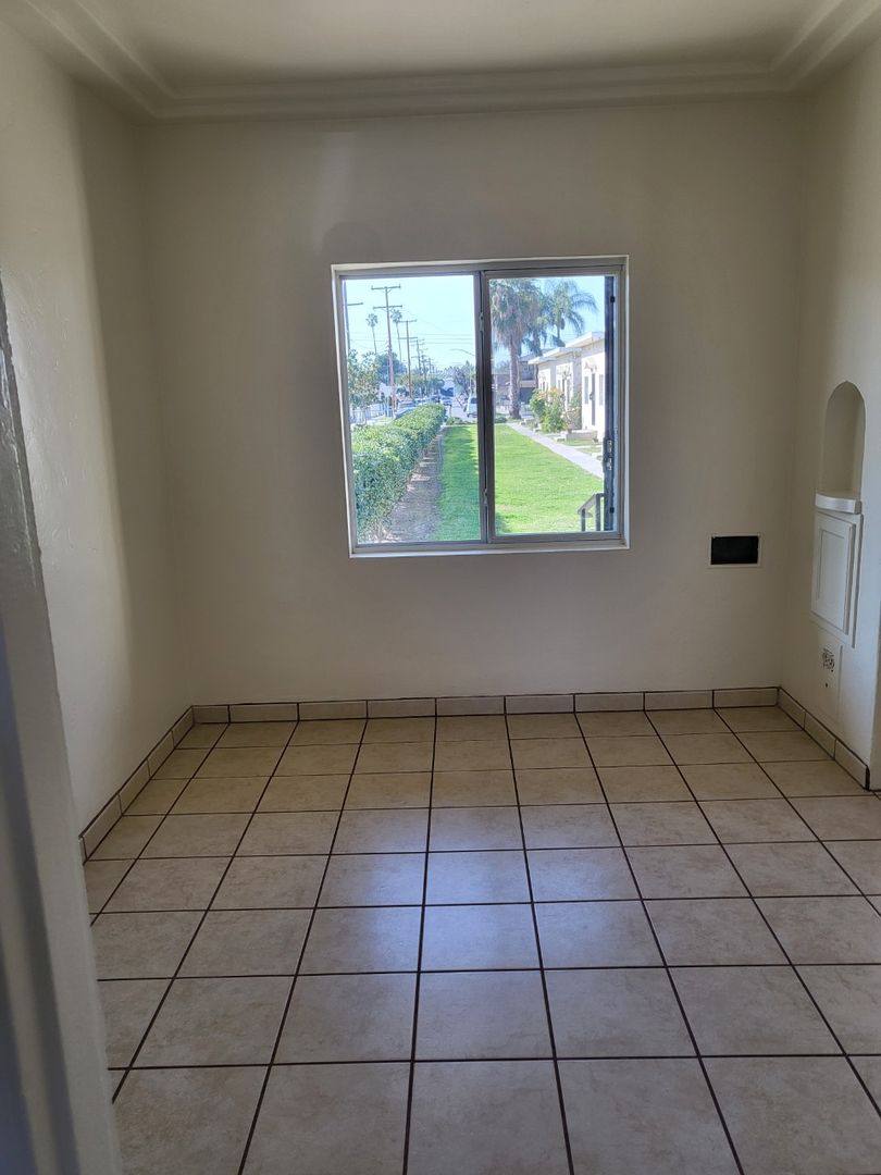 Apartment for rent at 5930 Loma Vista Ave, Huntington Park, CA 90255