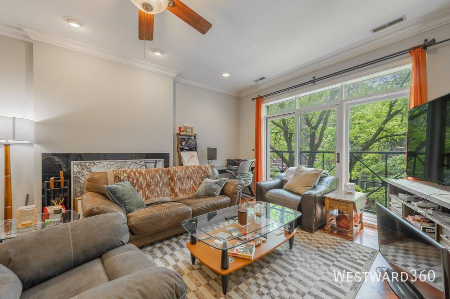 Condo for rent at 1924 W Diversey Parkway #2E, Chicago, IL 60614