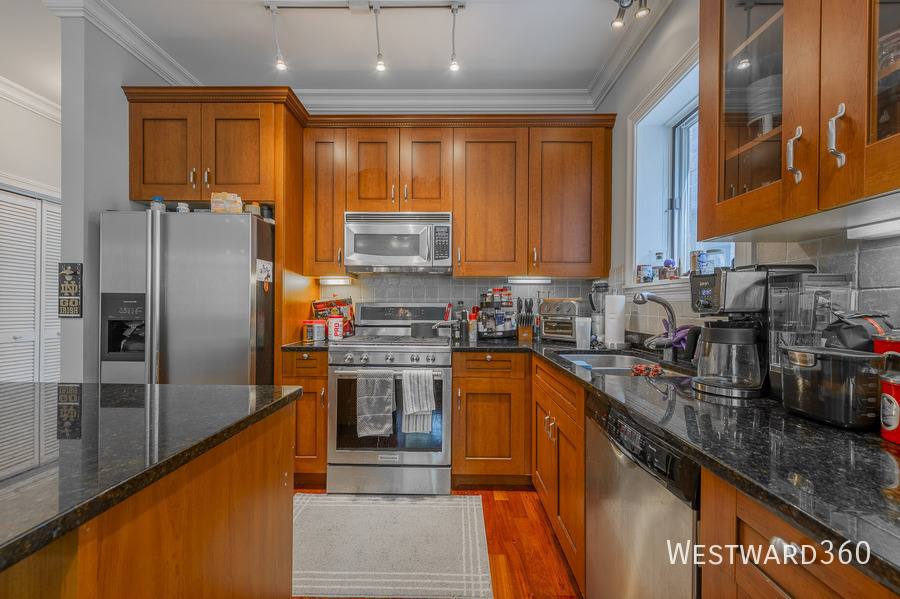 Condo for rent at 1924 W Diversey Parkway #2E, Chicago, IL 60614