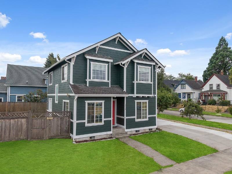 House for rent at 1216 S 16th St, Tacoma, WA 98405