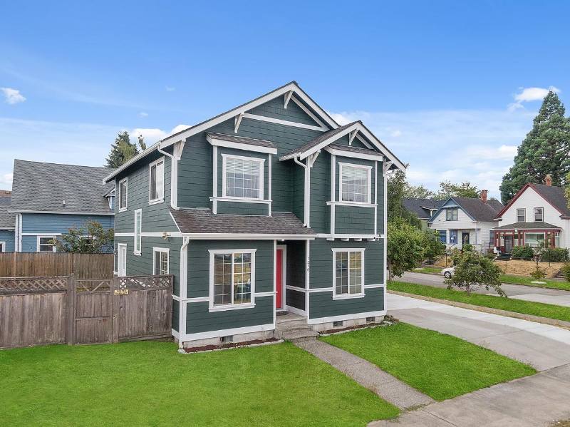 House for rent at 1216 S 16th St, Tacoma, WA 98405