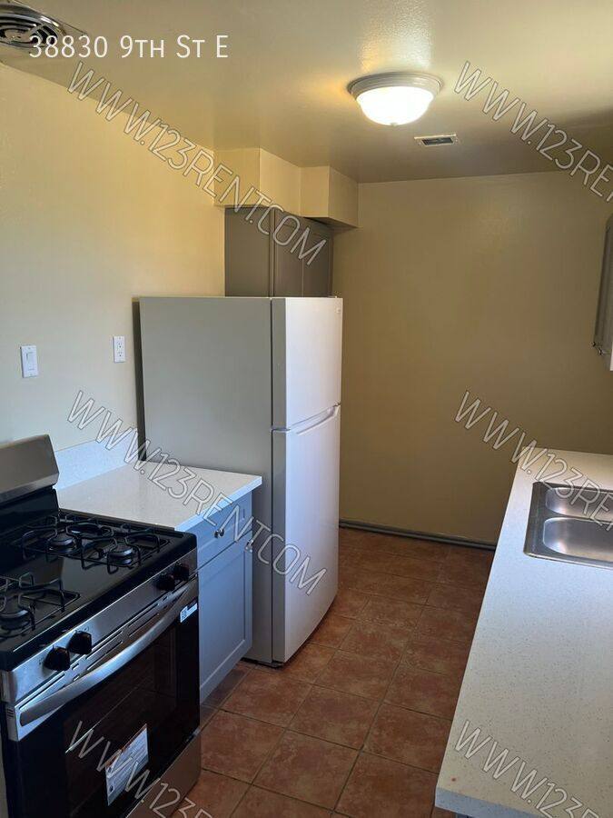 Apartment for rent at 38830 9th St E, Palmdale, CA 93550