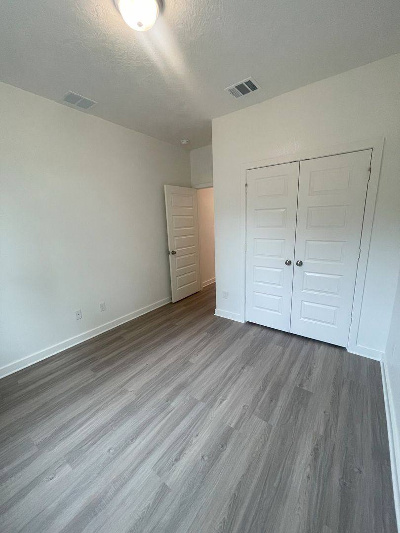 Townhouse for rent at 1612 W 5th St, Caldwell, TX 77836