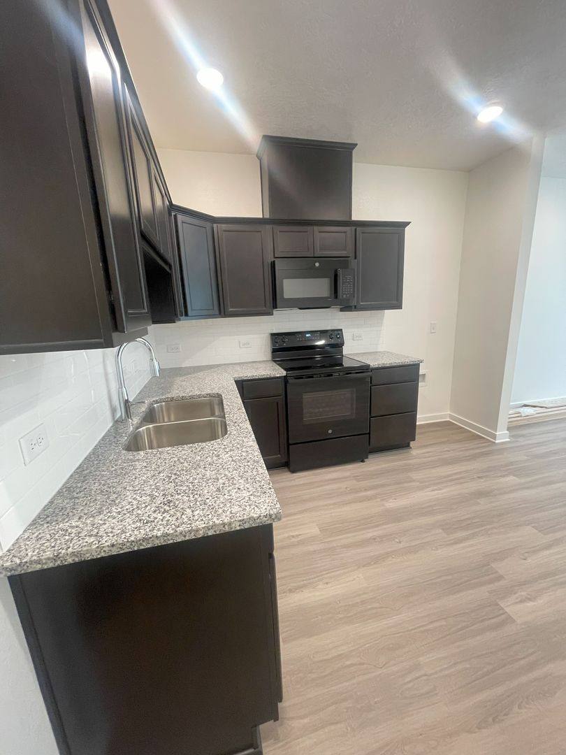 Townhouse for rent at 1612 W 5th St, Caldwell, TX 77836