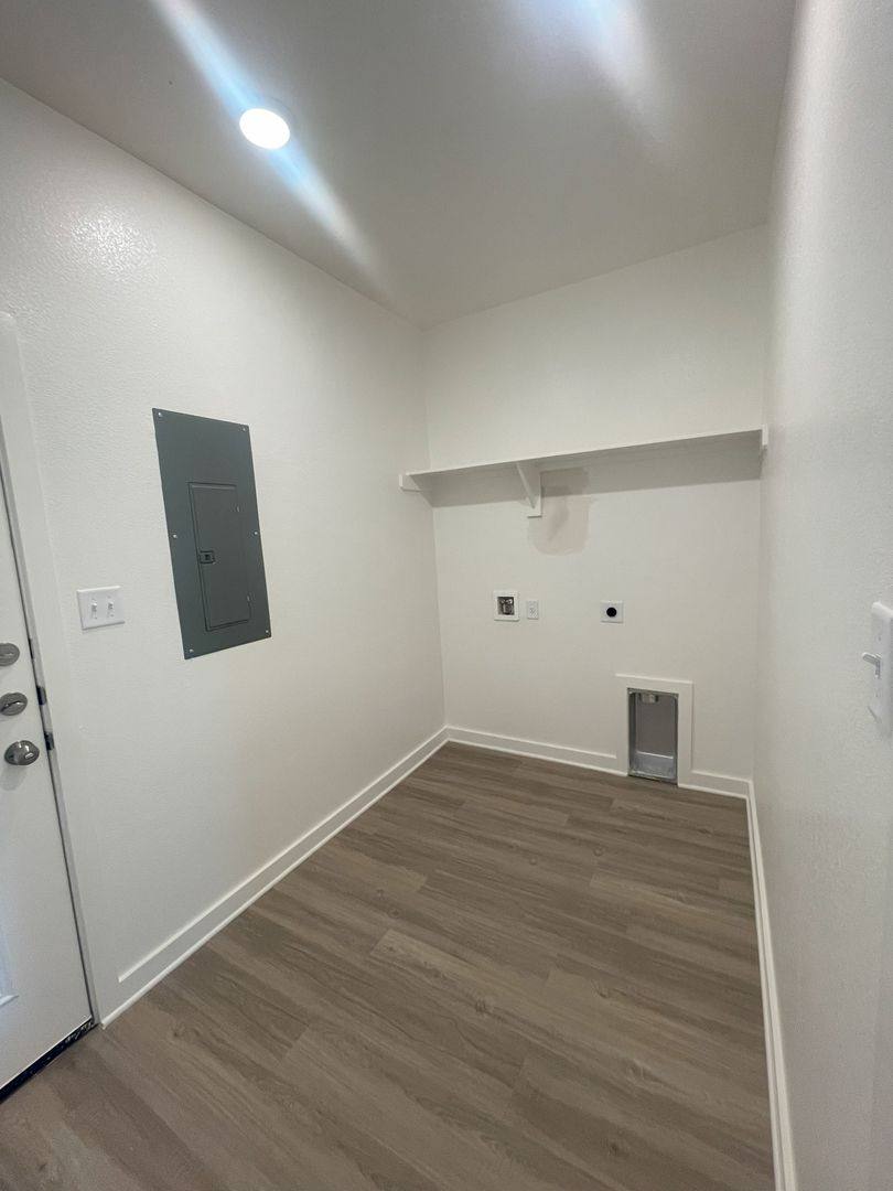 Townhouse for rent at 1612 W 5th St, Caldwell, TX 77836