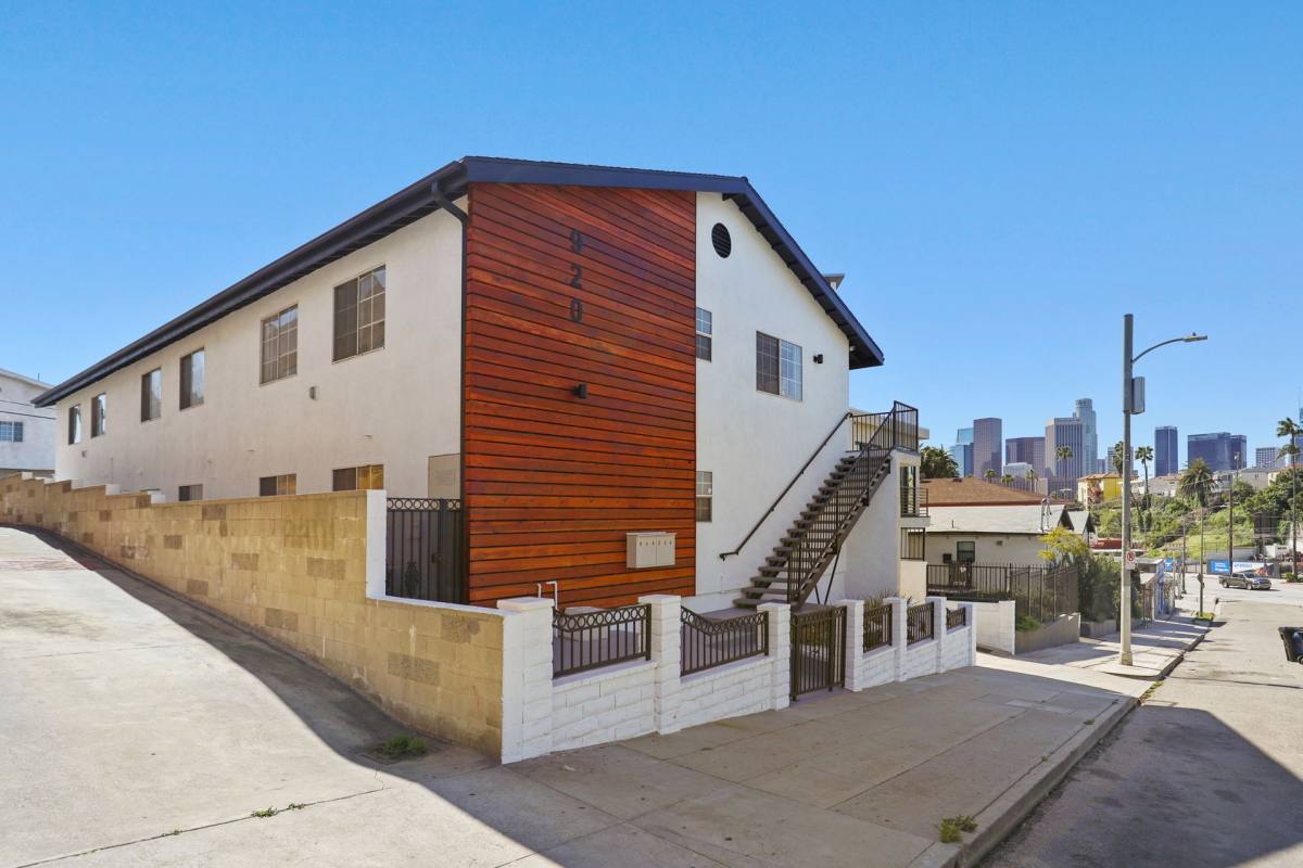 Apartment for rent at 920 Everett St, Los Angeles, CA 90026