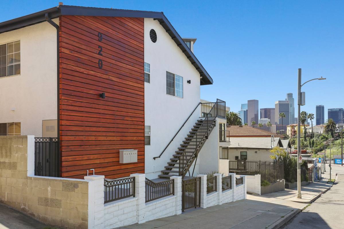 Apartment for rent at 920 Everett St, Los Angeles, CA 90026