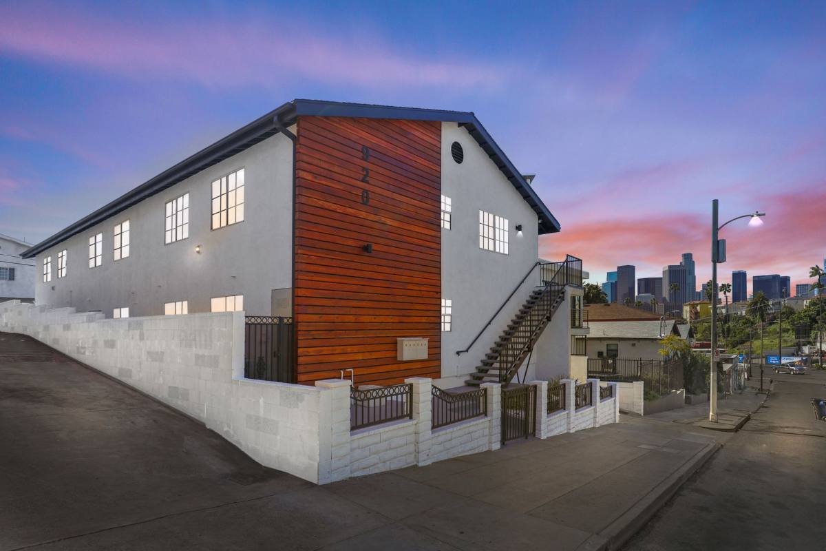 Apartment for rent at 920 Everett St, Los Angeles, CA 90026
