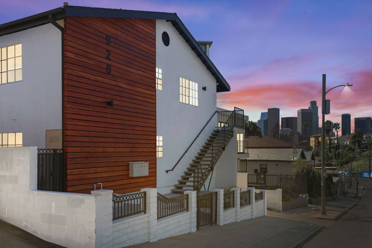 Apartment for rent at 920 Everett St, Los Angeles, CA 90026