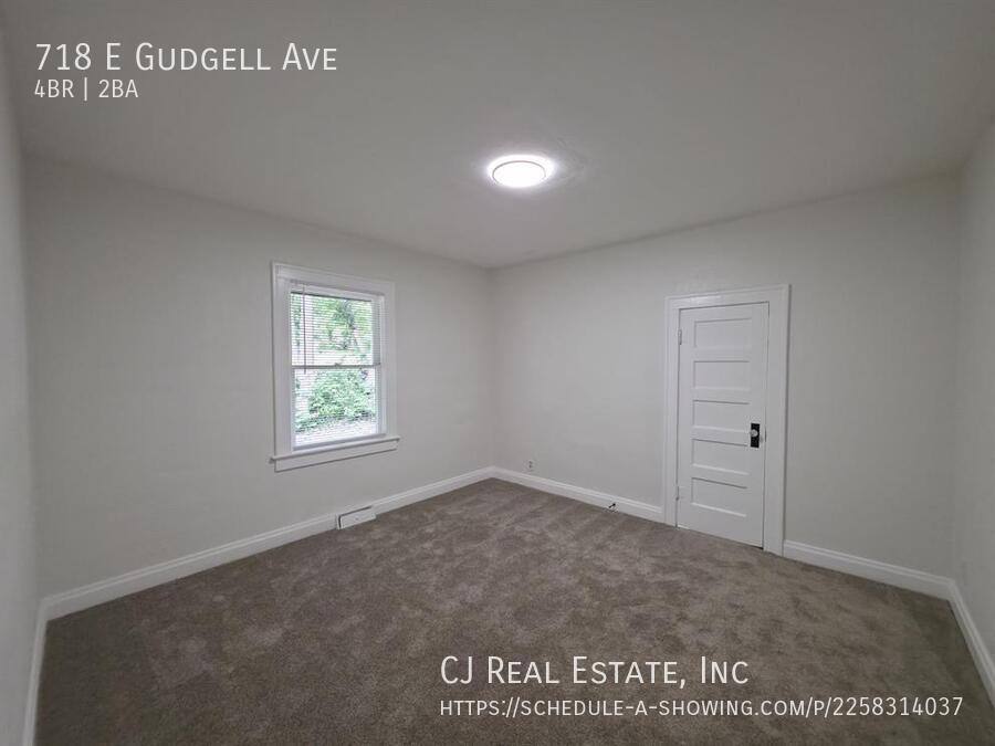 House for rent at 718 E Gudgell Ave, Independence, MO 64055