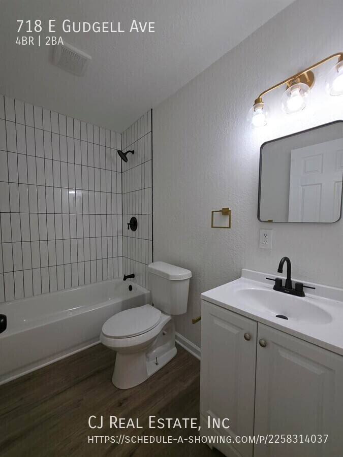 House for rent at 718 E Gudgell Ave, Independence, MO 64055