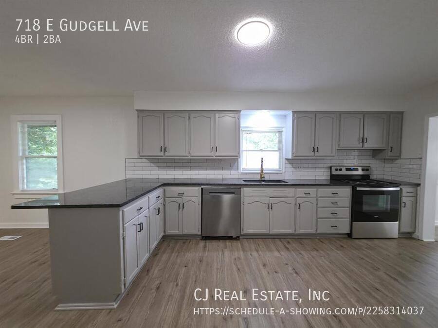 House for rent at 718 E Gudgell Ave, Independence, MO 64055