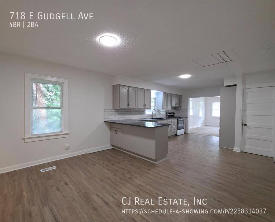 House for rent at 718 E Gudgell Ave, Independence, MO 64055