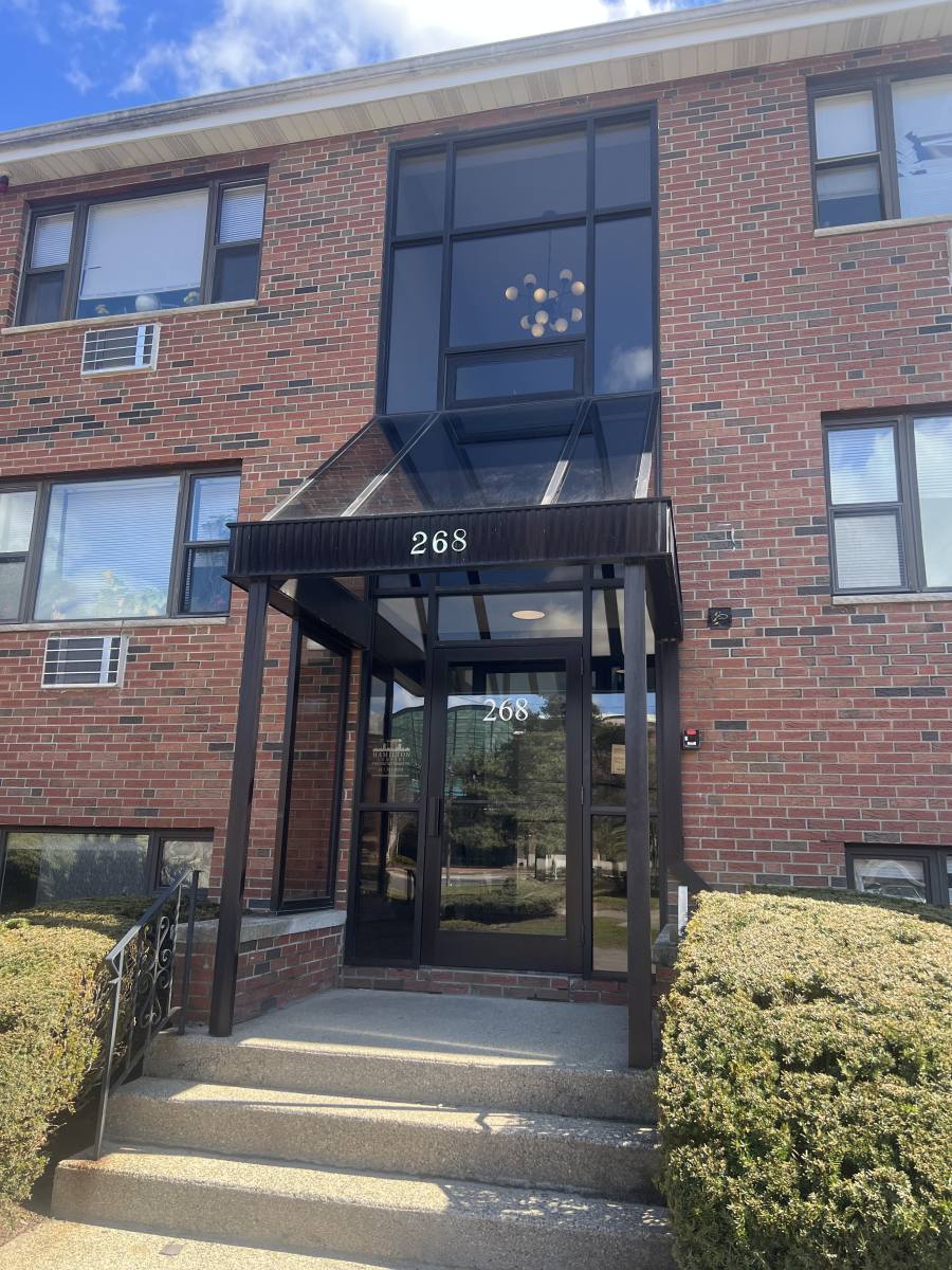 Apartment for rent at 268 Grove St #U10, Auburndale, MA 02466