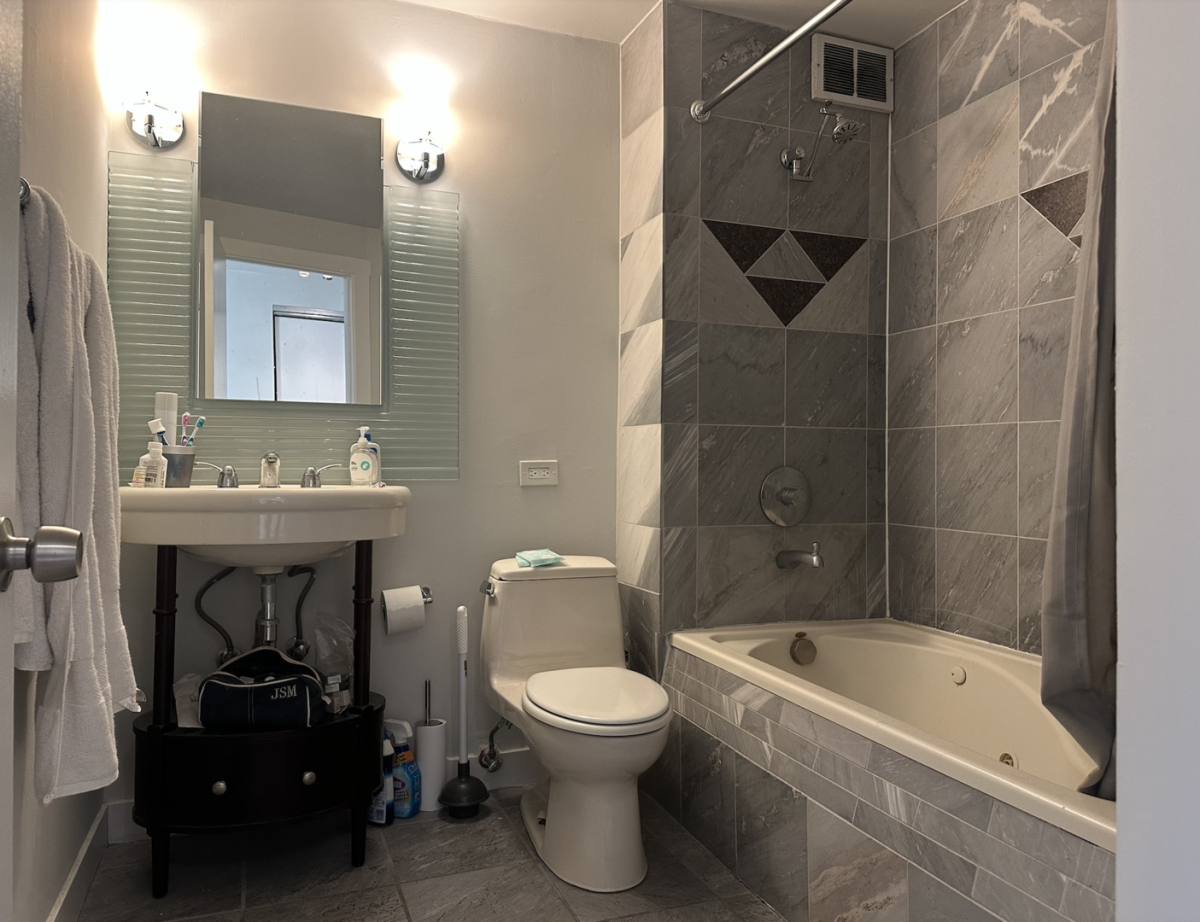 Apartment for rent at 2 E Oak St #3502, Chicago, IL 60611