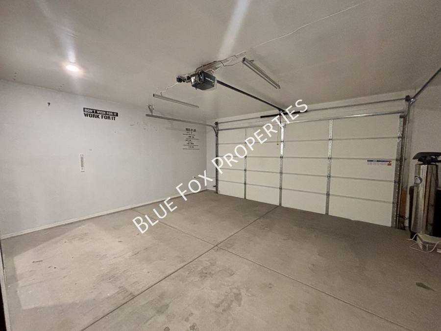 House for rent at 8518 W Pelican Place, Tucson, AZ 85757