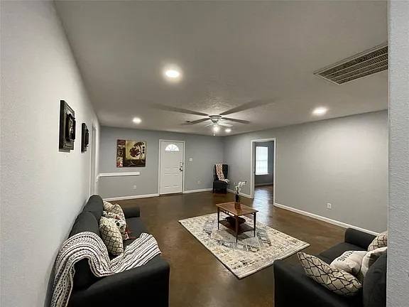 House for rent at 20891 Pine Island Rd, Hempstead, TX 77445