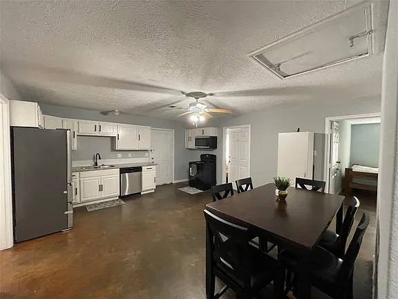 House for rent at 20891 Pine Island Rd, Hempstead, TX 77445