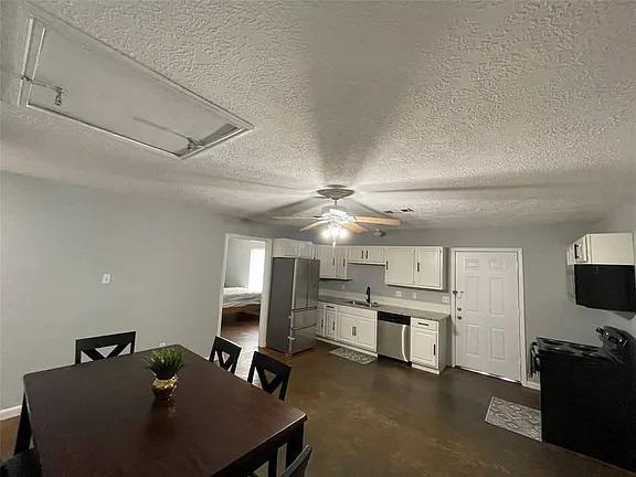 House for rent at 20891 Pine Island Rd, Hempstead, TX 77445