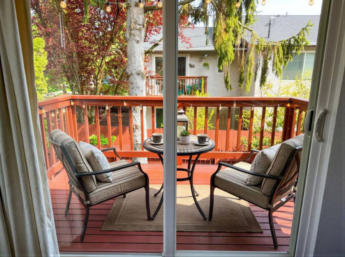 Apartment for rent at 8850 Interlake Ave N, Seattle, WA 98103