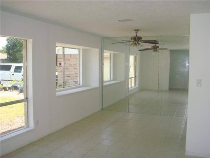House for rent at 13307 Oak Ledge Dr, Houston, TX 77065