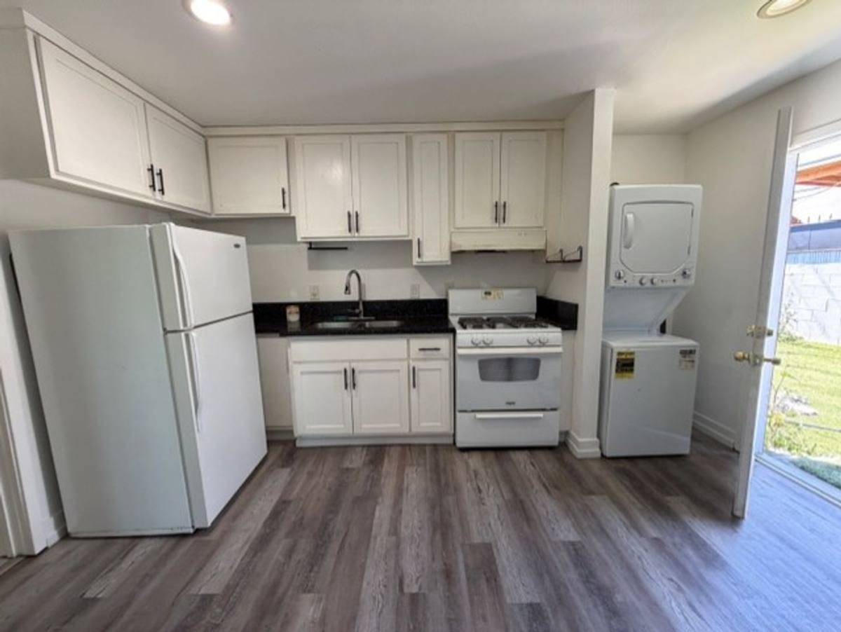 Apartment for rent at 3320 W 66th St, Los Angeles, CA 90043