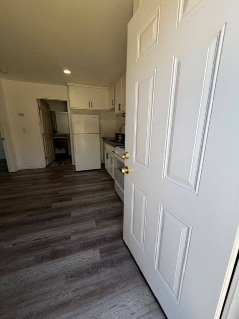 Apartment for rent at 3320 W 66th St, Los Angeles, CA 90043