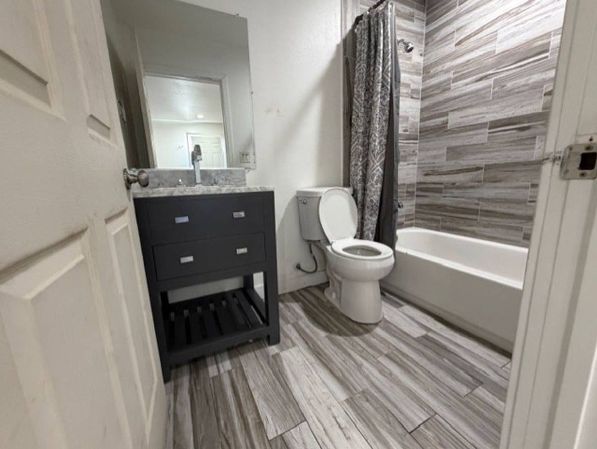 Apartment for rent at 3320 W 66th St, Los Angeles, CA 90043