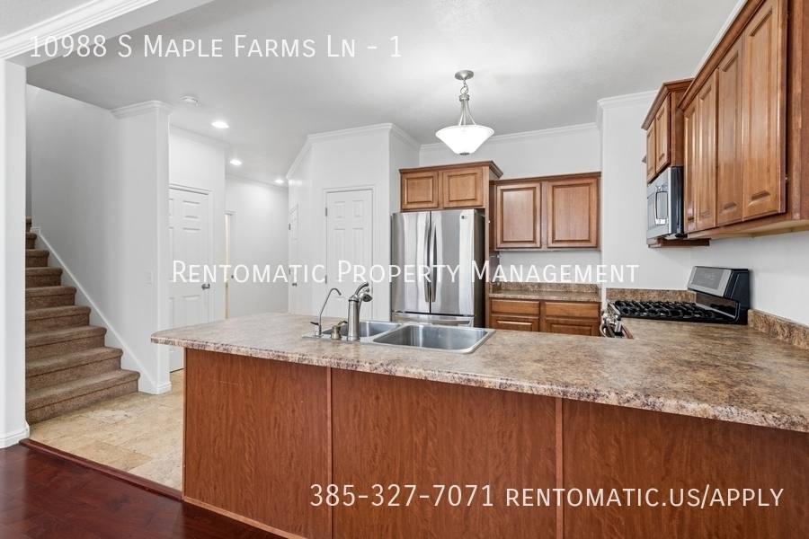 Townhouse for rent at 10988 S Maple Farms Lane #1, South Jordan, UT 84095