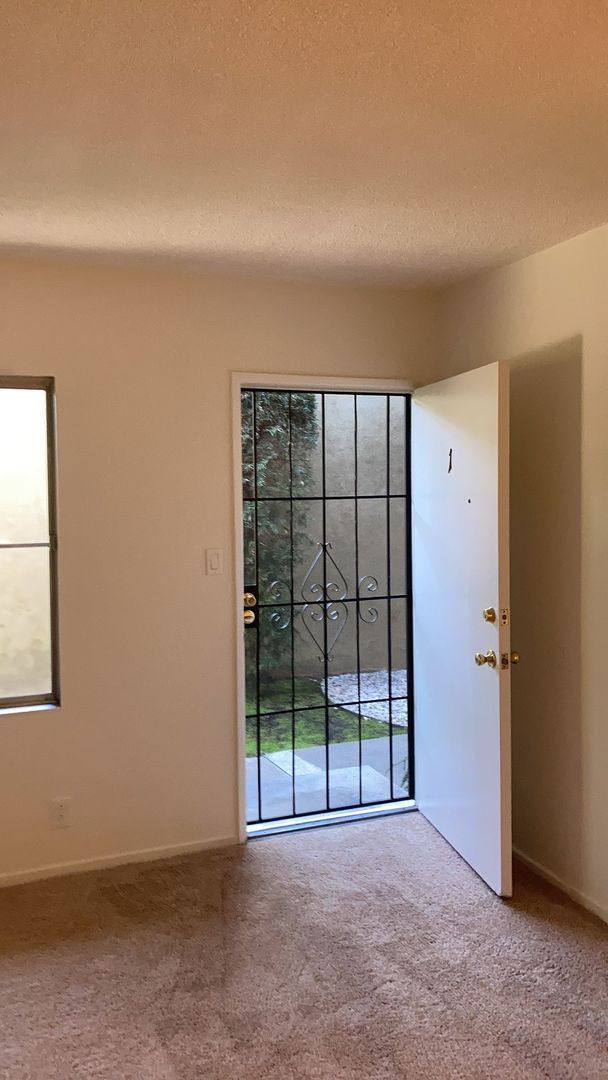 Apartment for rent at 1015 - 21 E, Long Beach, CA 90802