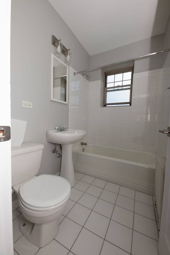 Apartment for rent at 2732 Hampton Parkway #D1, Evanston, IL 60201