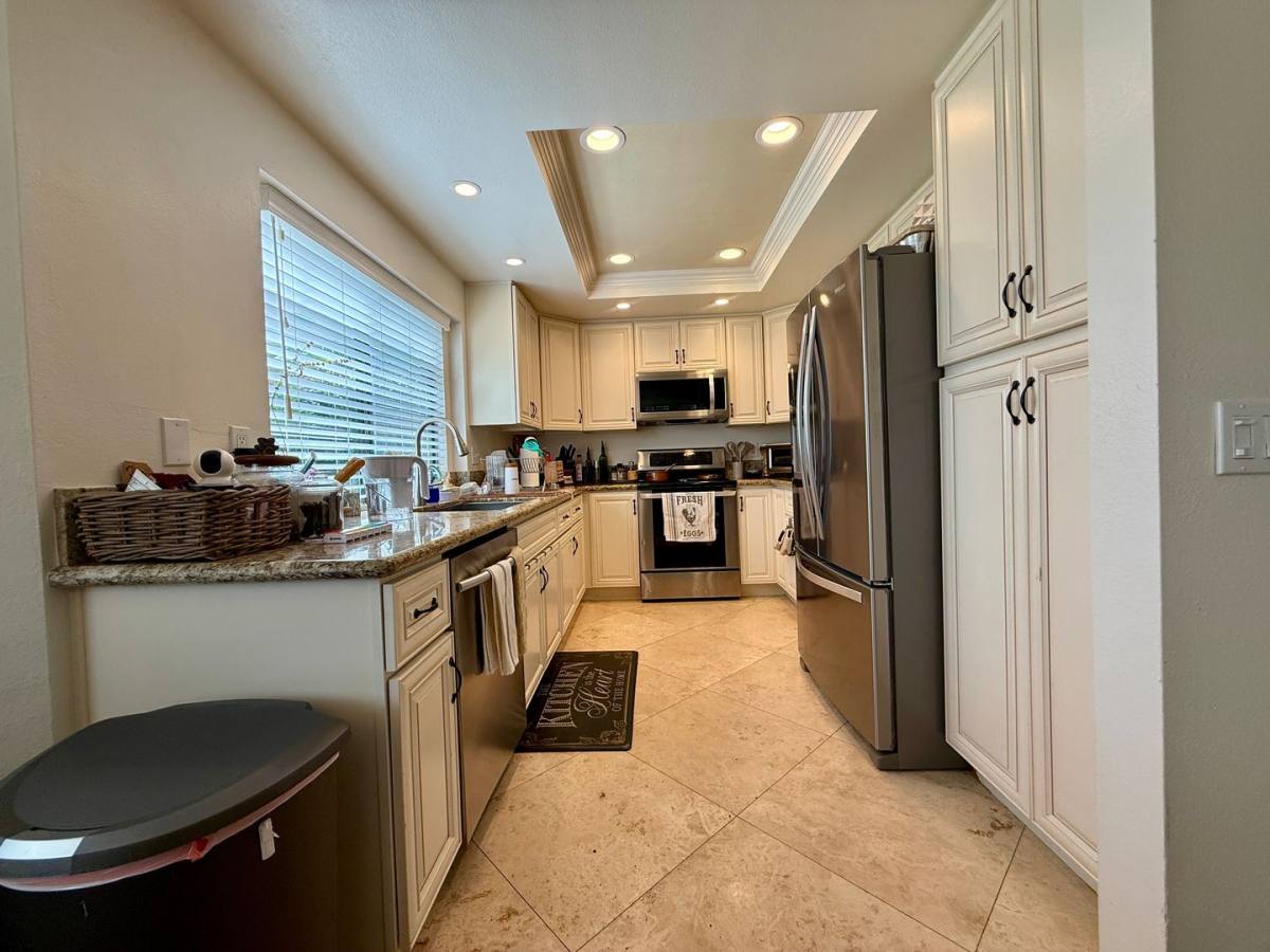 Townhouse for rent at 7034 Ivy St, Carlsbad, CA 92011