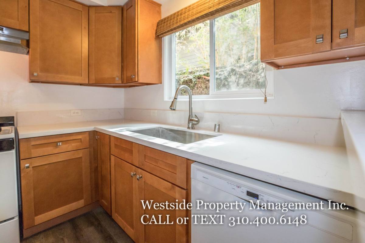 Apartment for rent at 1644 Electric Ave #1, Venice, CA 90291