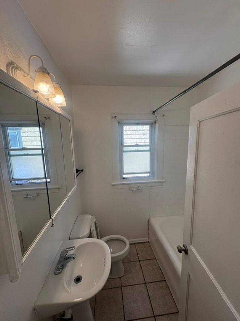 House for rent at 2207 N Ellis St, Peoria, IL 61604