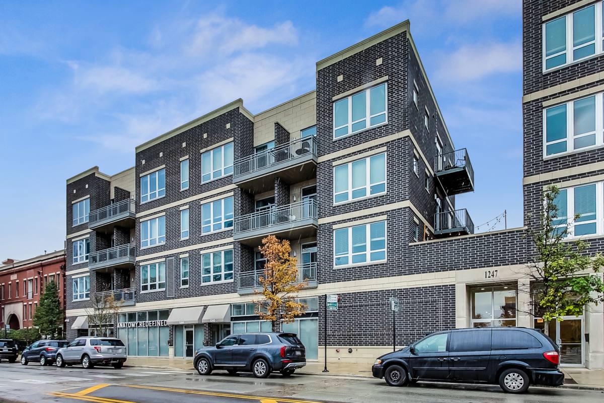 Condo for rent at 1247 W Madison St #204, Chicago, IL 60607