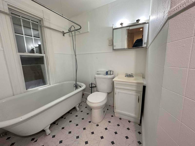 Apartment for rent at 715 Union St #2R, Manchester, NH 03104