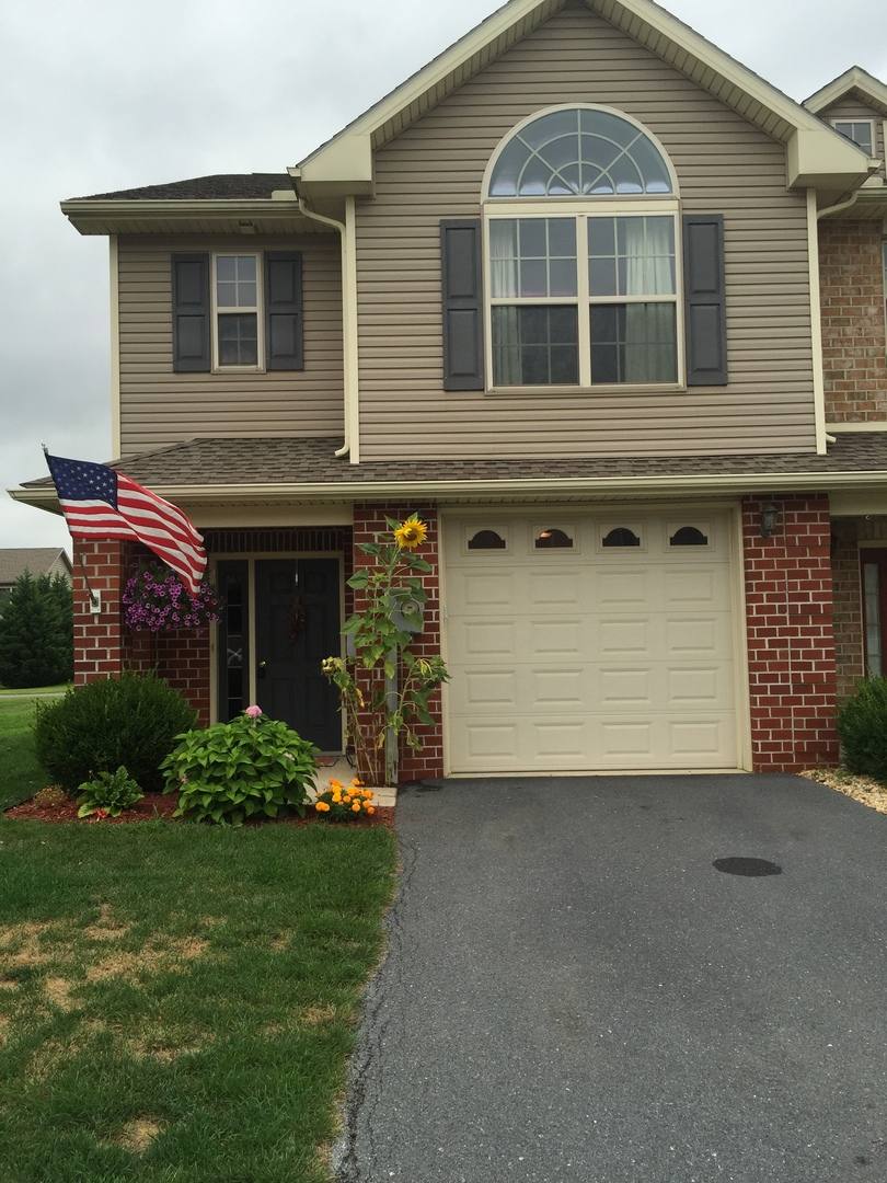 Townhouse for rent at 2029 Powell Dr, Chambersburg, PA 17201
