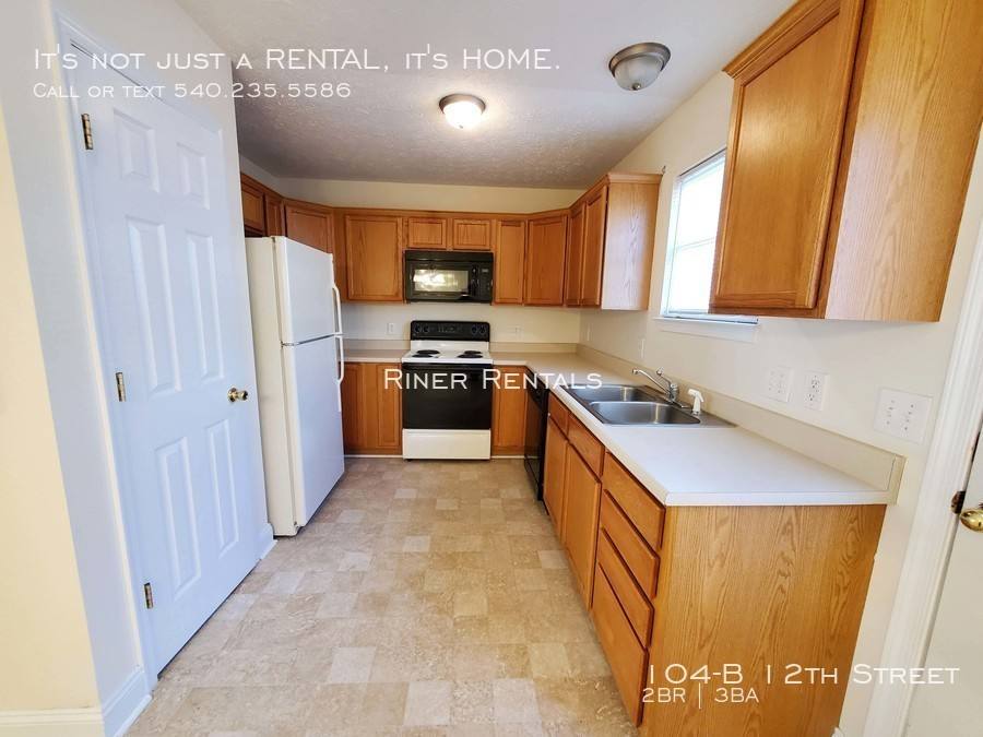 Townhouse for rent at 104-B 12th St, Grottoes, VA 24441