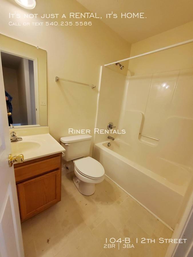 Townhouse for rent at 104-B 12th St, Grottoes, VA 24441