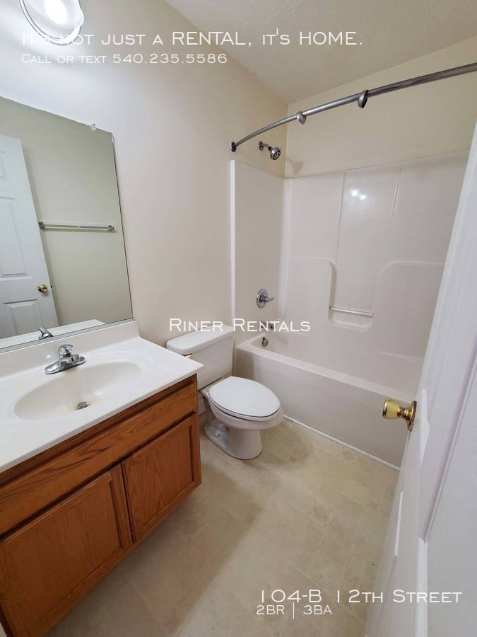 Townhouse for rent at 104-B 12th St, Grottoes, VA 24441