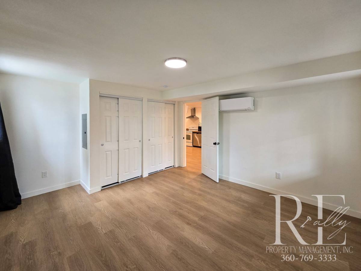 Townhouse for rent at 323 Summit Ave S, Bremerton, WA 98312