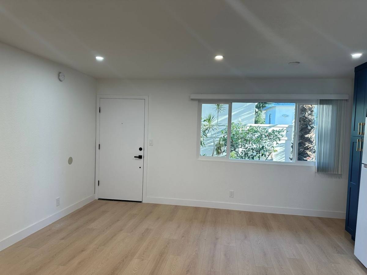 Apartment for rent at 10317 Jordan Ave, Chatsworth, CA 91311