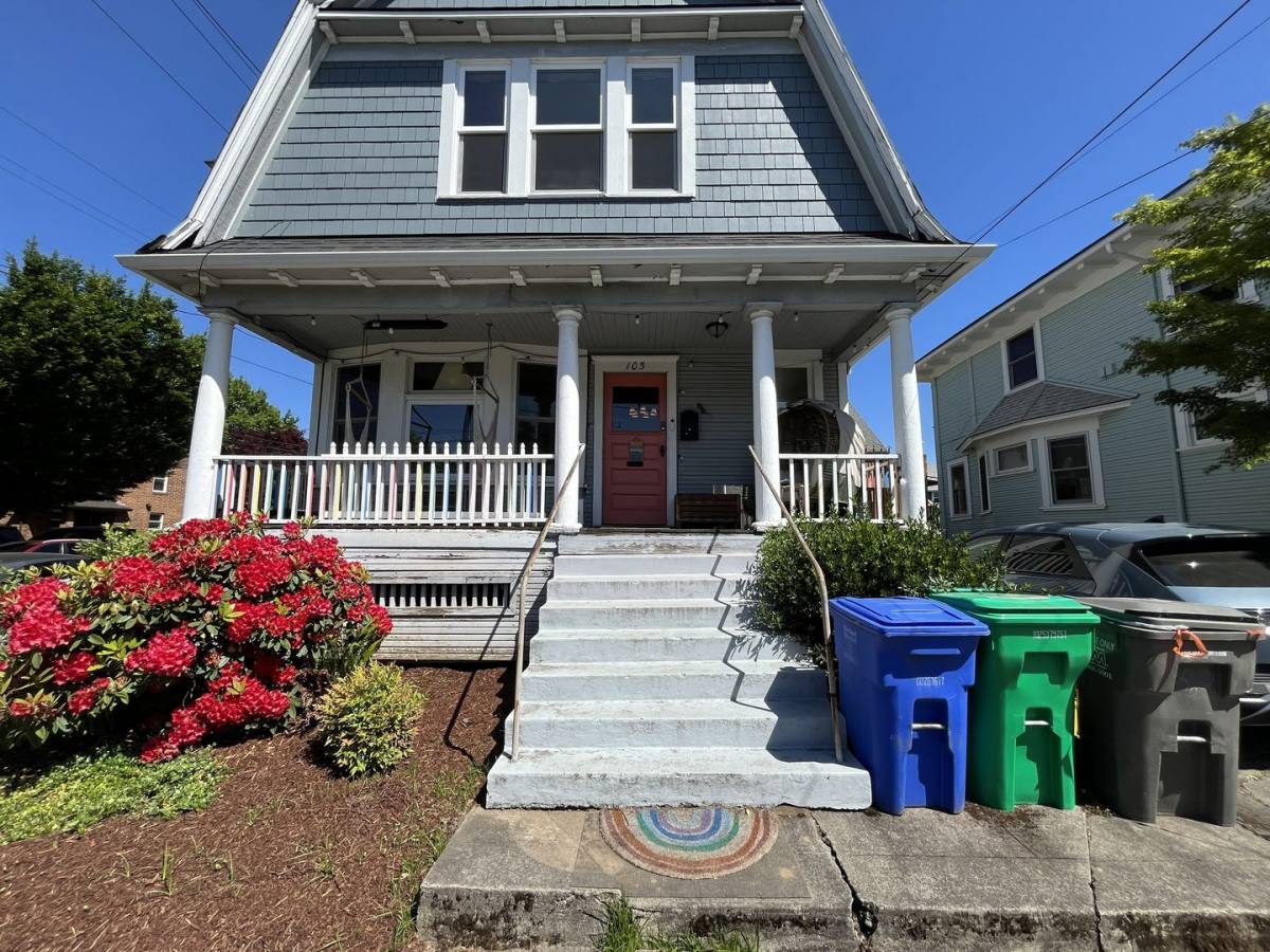 House for rent at 103 NE Sacramento St, Portland, OR 97212