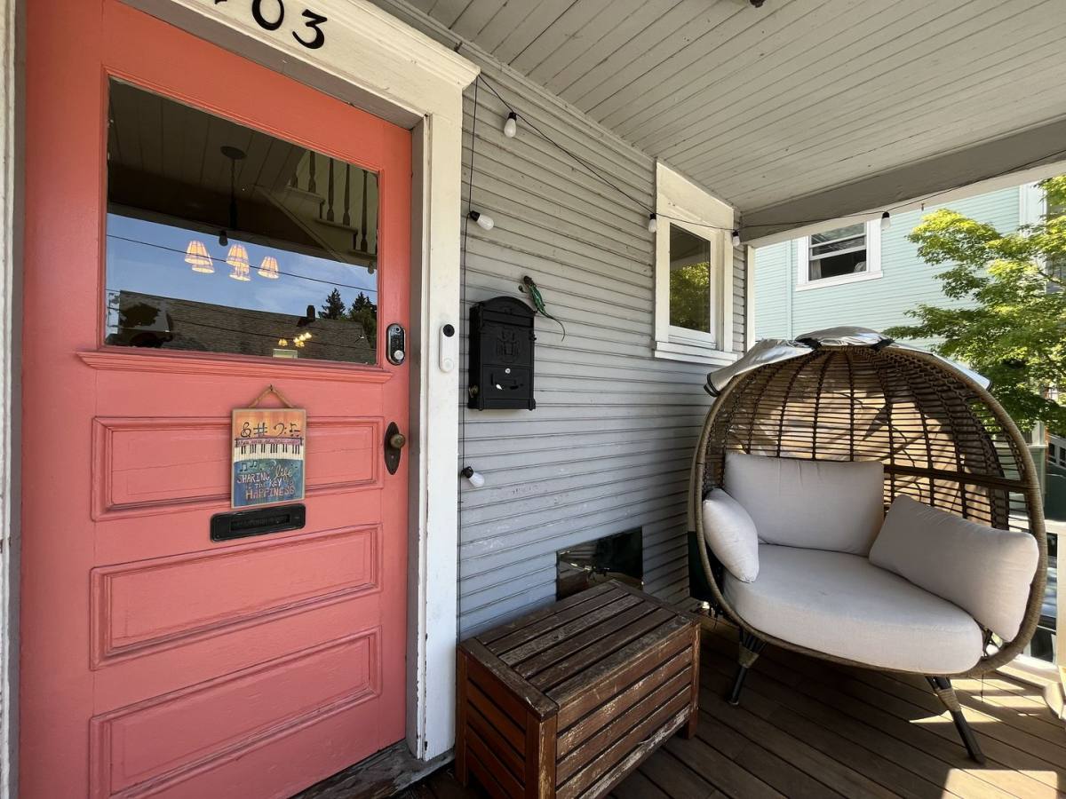 House for rent at 103 NE Sacramento St, Portland, OR 97212