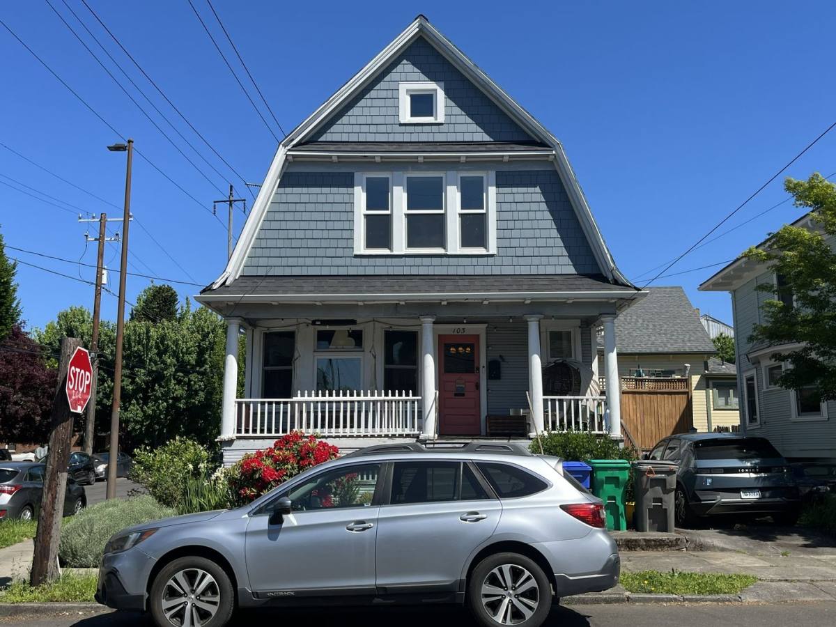 House for rent at 103 NE Sacramento St, Portland, OR 97212