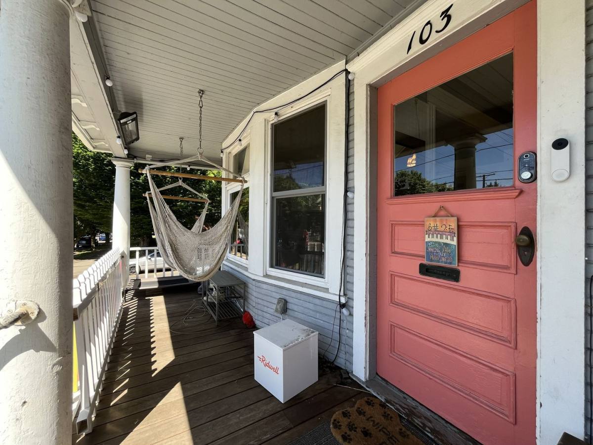 House for rent at 103 NE Sacramento St, Portland, OR 97212