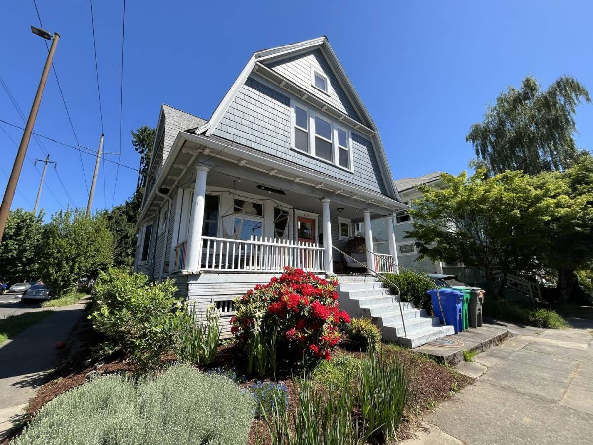 House for rent at 103 NE Sacramento St, Portland, OR 97212