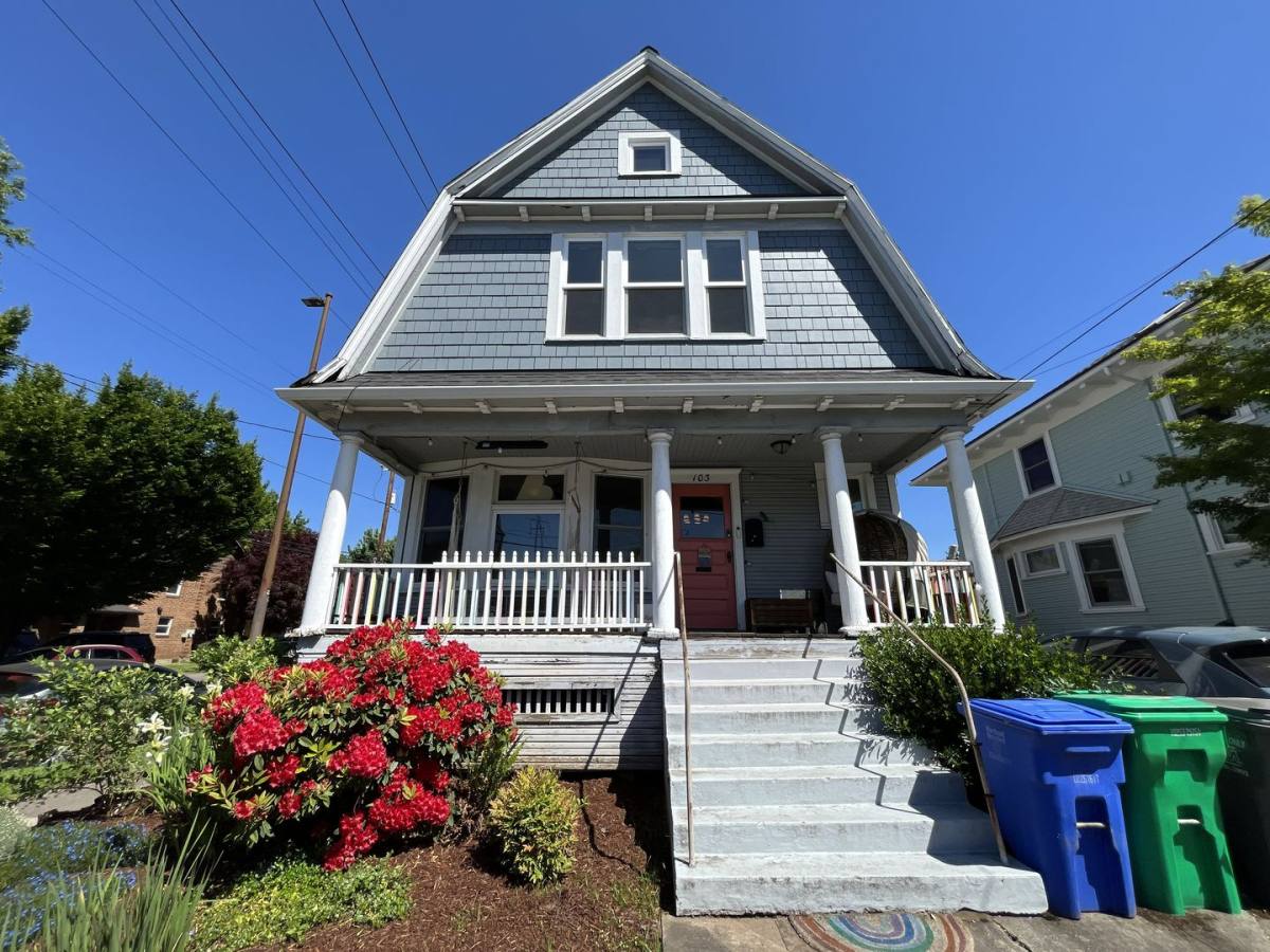 House for rent at 103 NE Sacramento St, Portland, OR 97212